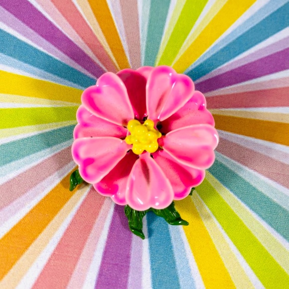 Vintage Jewelry - Adorable bright pink vintage enamel flower pin